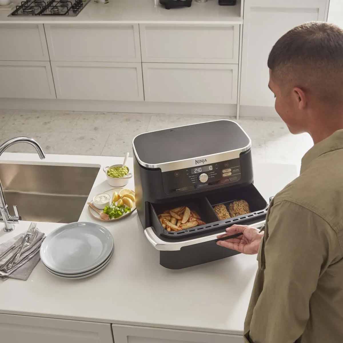 Ninja Foodi FlexDrawer Heißluftfritteuse, 10,4 Liter in Schwarz