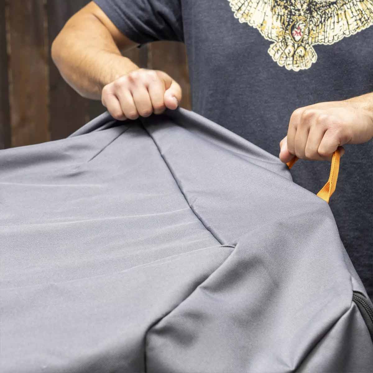 Traeger Abdeckhaube für Flatrock 2 Planchagrill Griff Detail