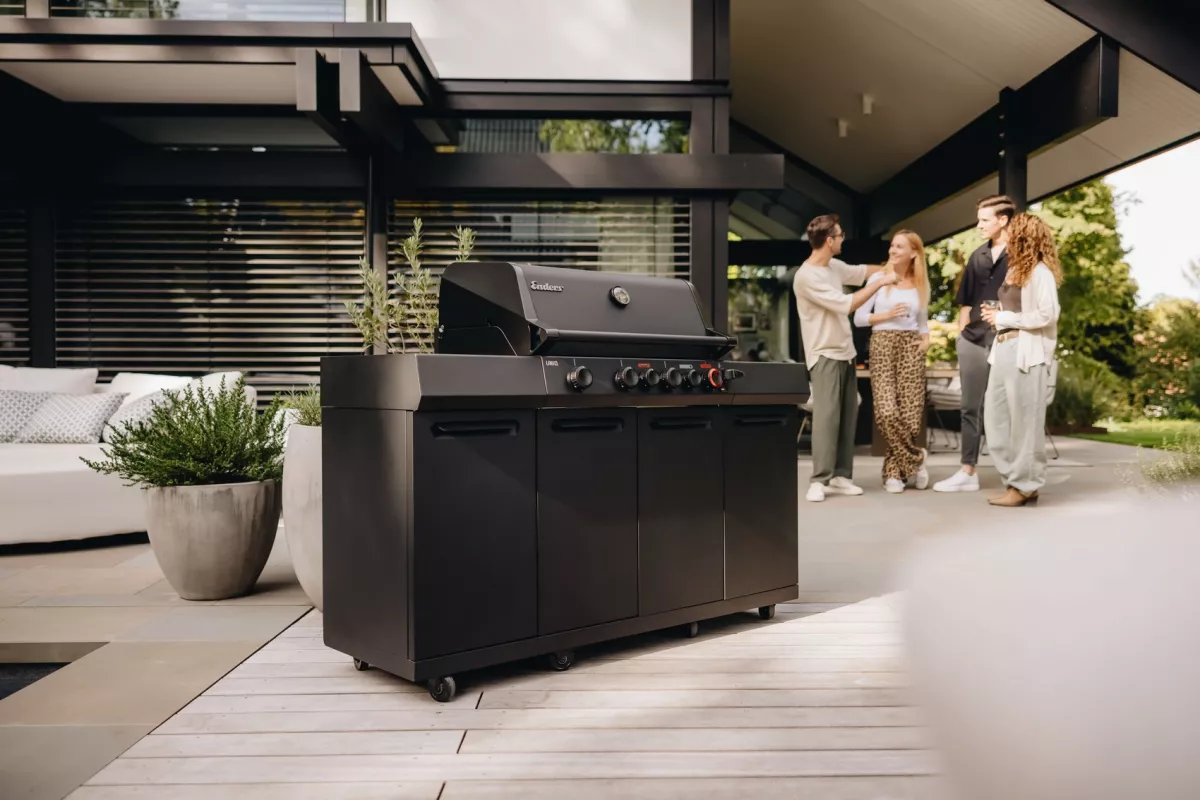 Enders UNIQ® 4 IK KITCHEN CRUSTER® SHADOW – Die Premium-Außenküche für anspruchsvolle Grillfans