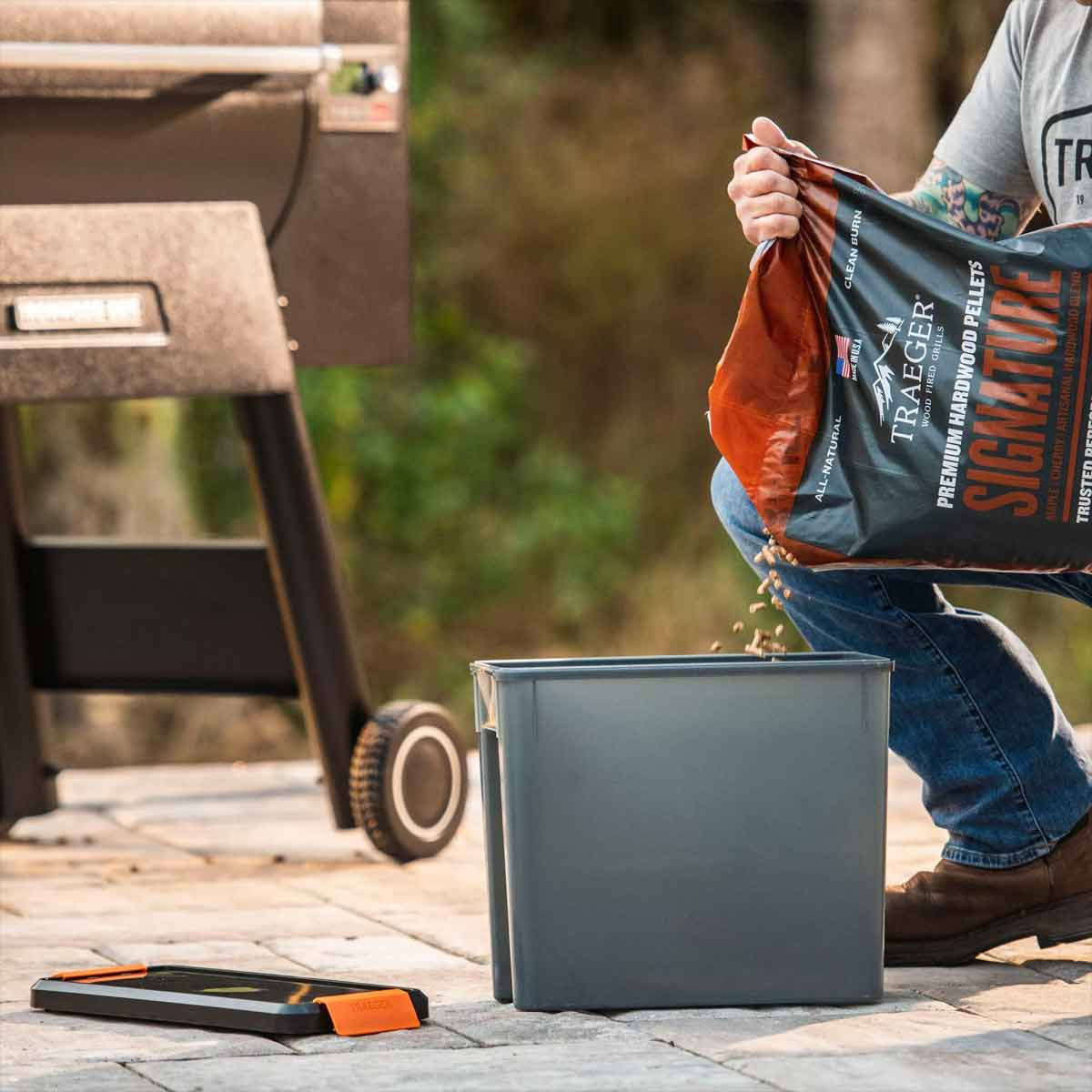Traeger Woodridge Bundle