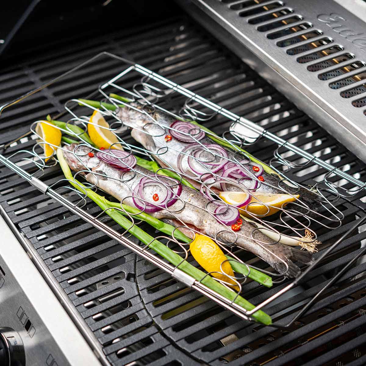 Enders Fisch- und Gemüsehalter aus Edelstahl, einfaches Grillen von Forellen