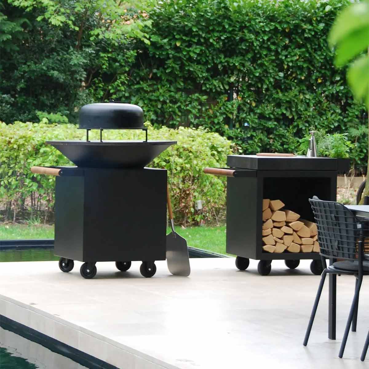 OFYR-Classic+ Black 100 PRO mit Pizza Oven (optional erhältlich)