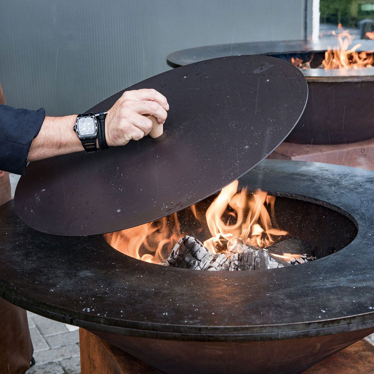 OFYR Löschdeckel schwarz 85 (Ø 50 cm) OFYR Löschdeckel schwarz 85 (Ø 50 cm)