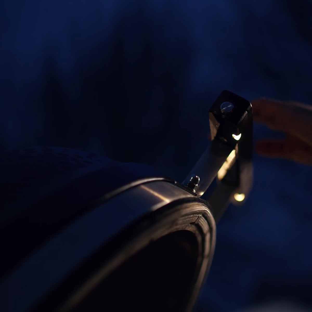 Monolith Avantgarde, LED-Grilllicht im Deckelgriff Monolith Avantgarde, LED-Grilllicht im Deckelgriff