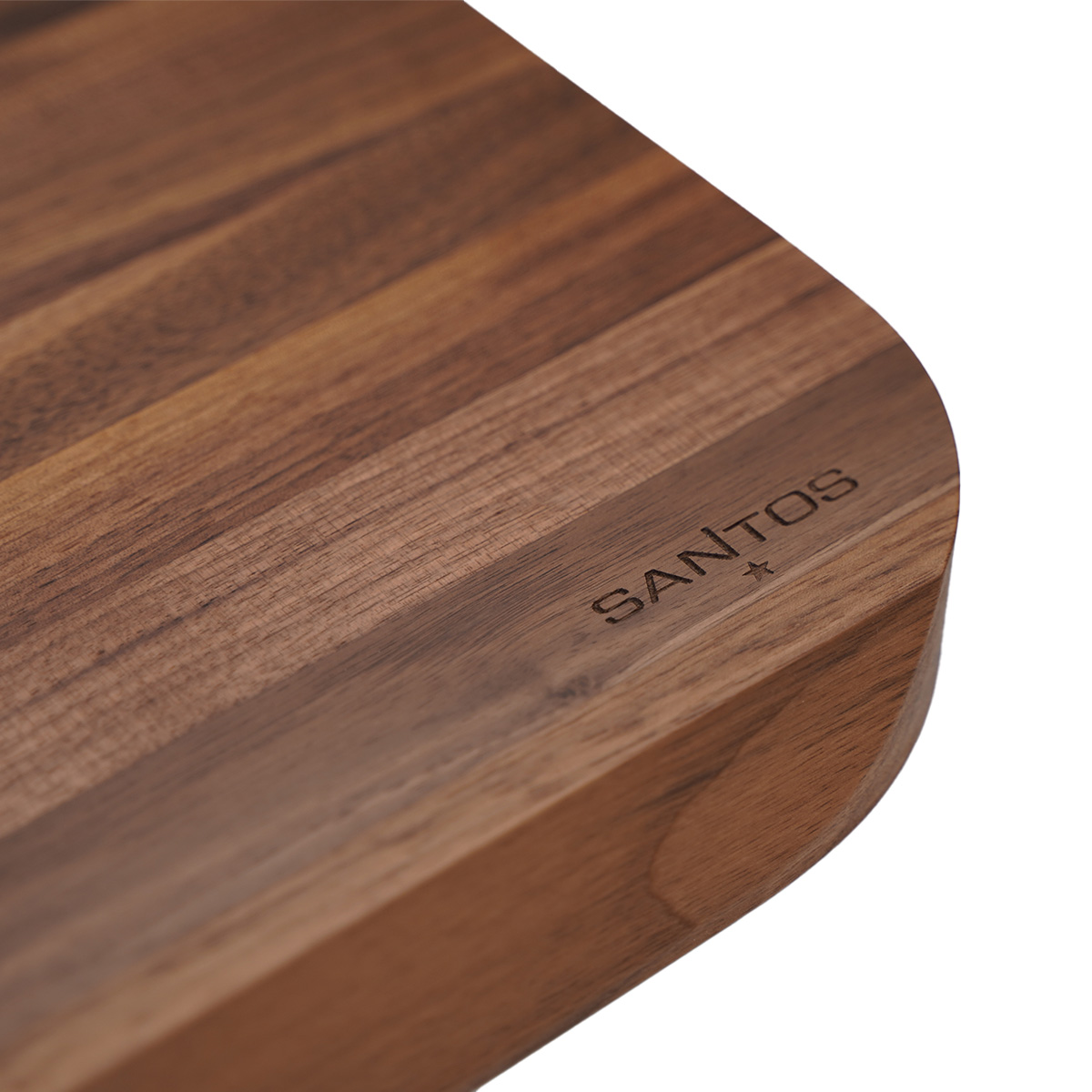 SANTOS Holzschneidebrett Nahaufnahme Logo SANTOS Holzschneidebrett Nahaufnahme Logo