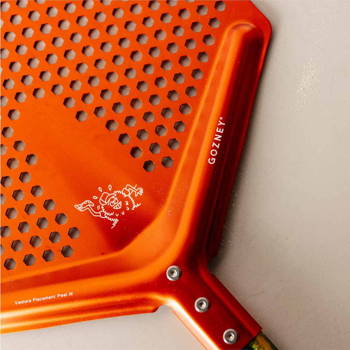 Gozney Pro Pizzaschieber 14" in der Matty Matheson Edition, Detailansicht  Gozney Pro Pizzaschieber 14" in der Matty Matheson Edition, Detailansicht