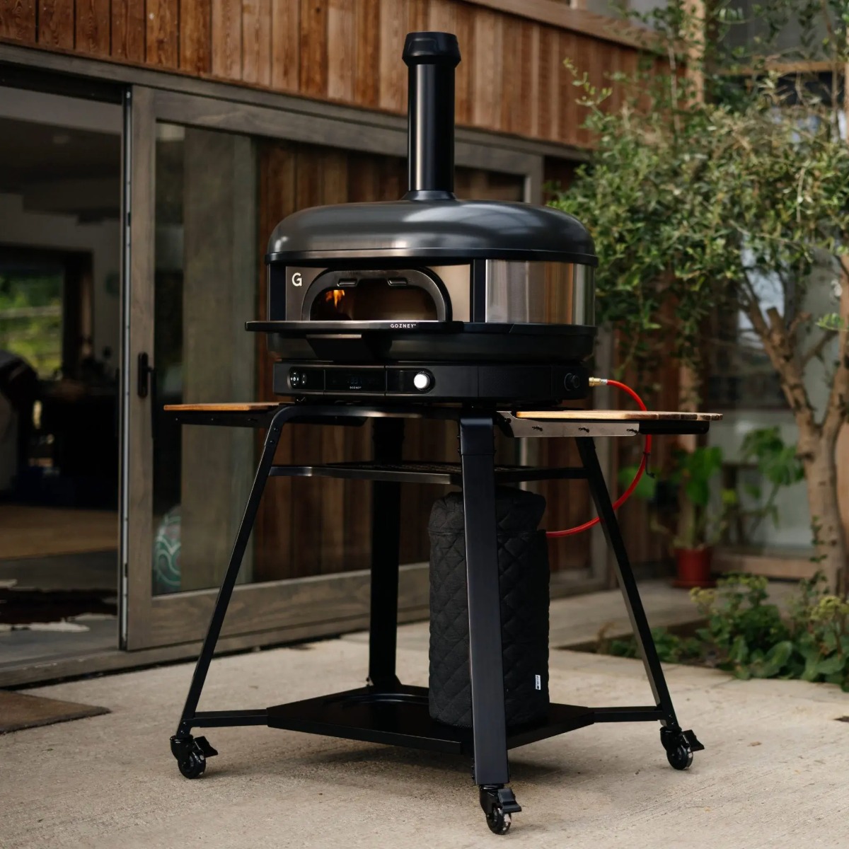 Torbogen an Pizzaofen auf Gestell 