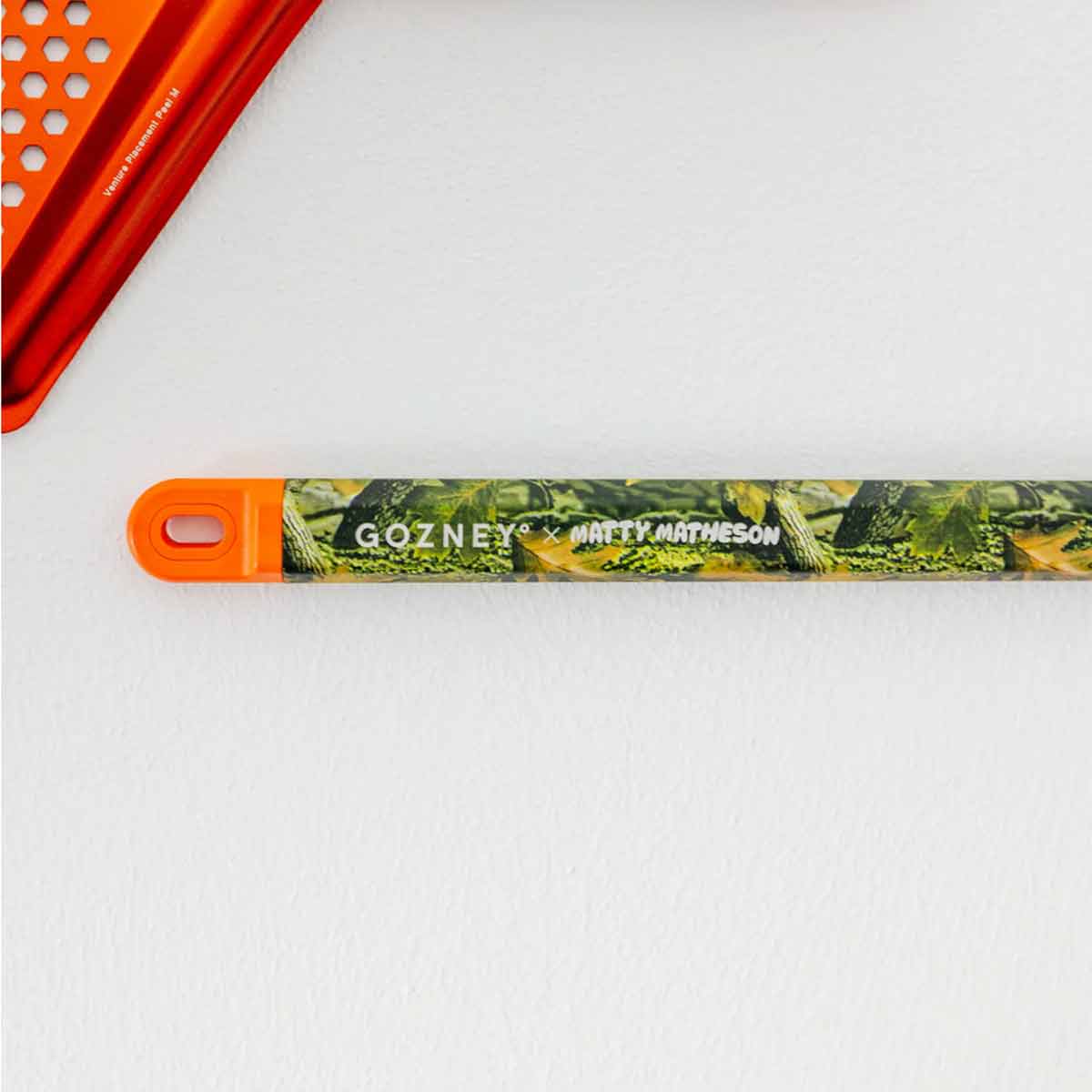 Gozney Pro Pizzaschieber 14" mit von Matty Matheson gestaltetem Griff Gozney Pro Pizzaschieber 14" mit von Matty Matheson gestaltetem Griff