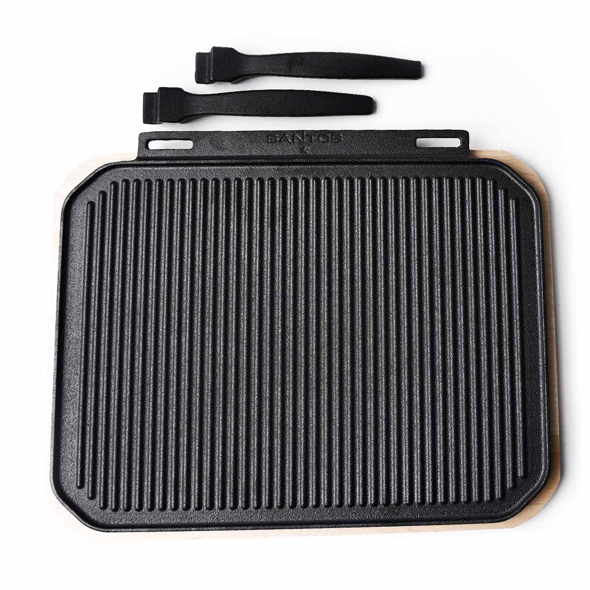 S Wende-Gussplatte mit Holzuntersetzer und abnehmbaren Griffen 40 cm x 32,25 cm x 1,9 cm S Wende-Gussplatte mit Holzuntersetzer und abnehmbaren Griffen 40 cm x 32,25 cm x 1,9 cm