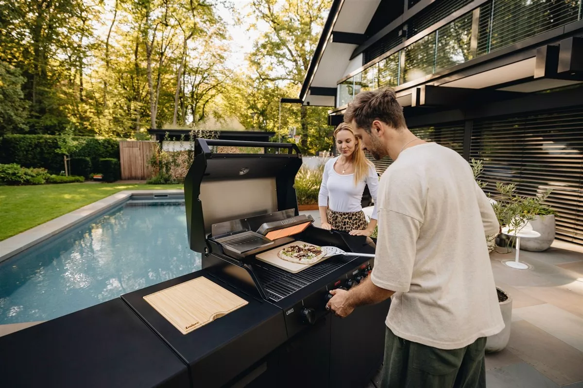 Enders UNIQ® 4 IK KITCHEN CRUSTER® SHADOW – Die Premium-Außenküche für anspruchsvolle Grillfans